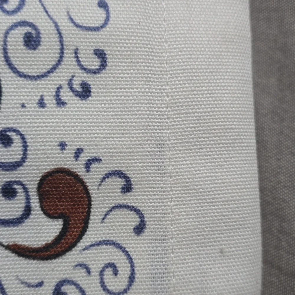 Sur La Table Deruta-Style Tablecloth, Retail Price $179.95 USD,Size 108"L x 67"W - Picture 9 of 10